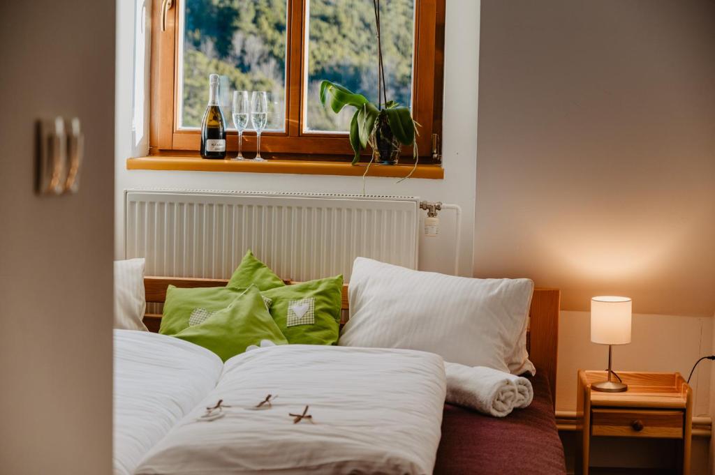 Postel nebo postele na pokoji v ubytování Horský Hotel Popradské Pleso