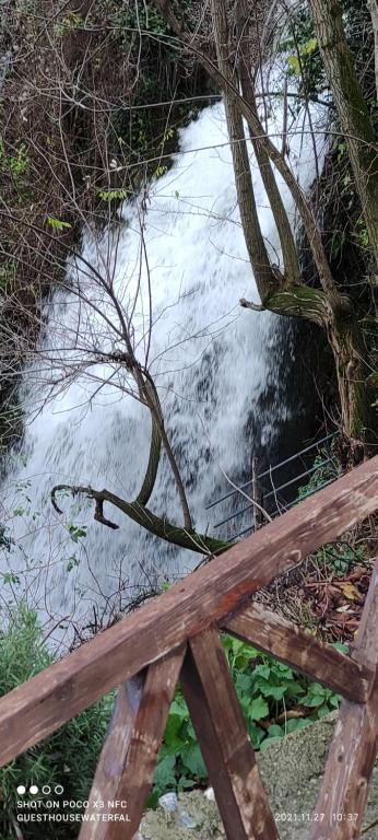 Fotografie z fotogalerie ubytování Guest House Waterfall v destinaci Eptalofos