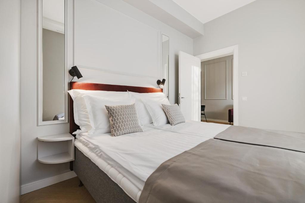 Bob W Ambassador - One-Bedroom Apartment
