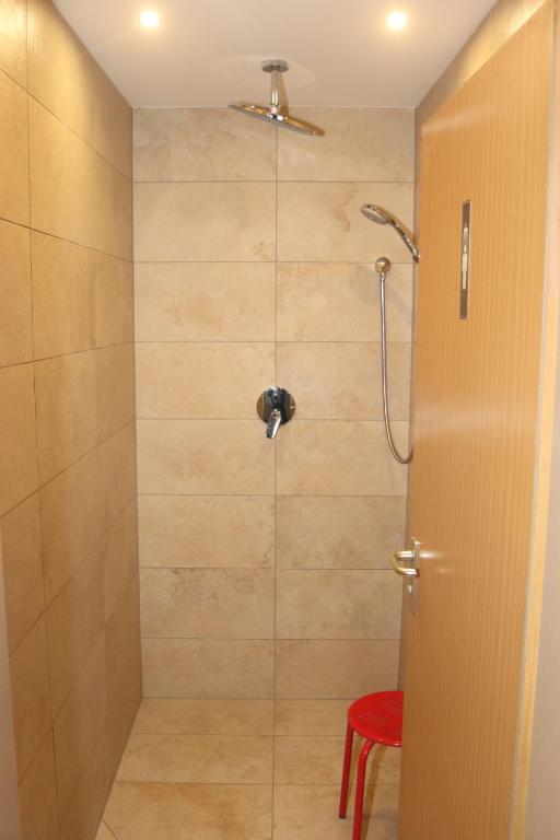Landhotel Gasthof Huber - Eenpersoonskamer Met Gedeelde Douche En Toilet