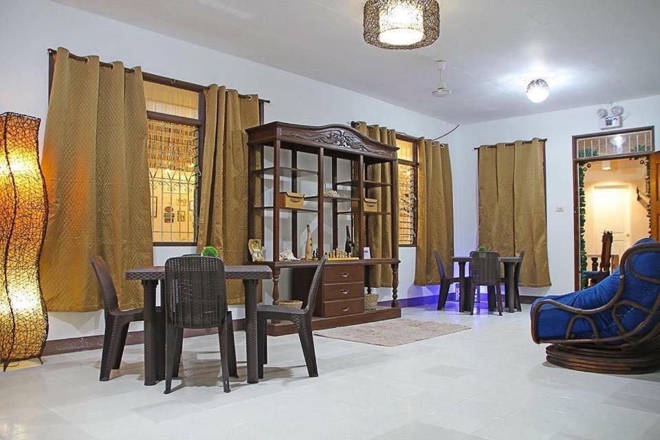 Posezení v ubytování Prim Travellers Inn