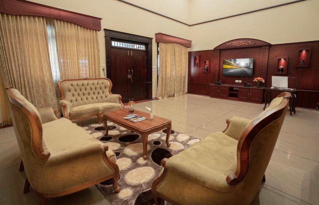 Posezení v ubytování Wayanad Mace Mansion