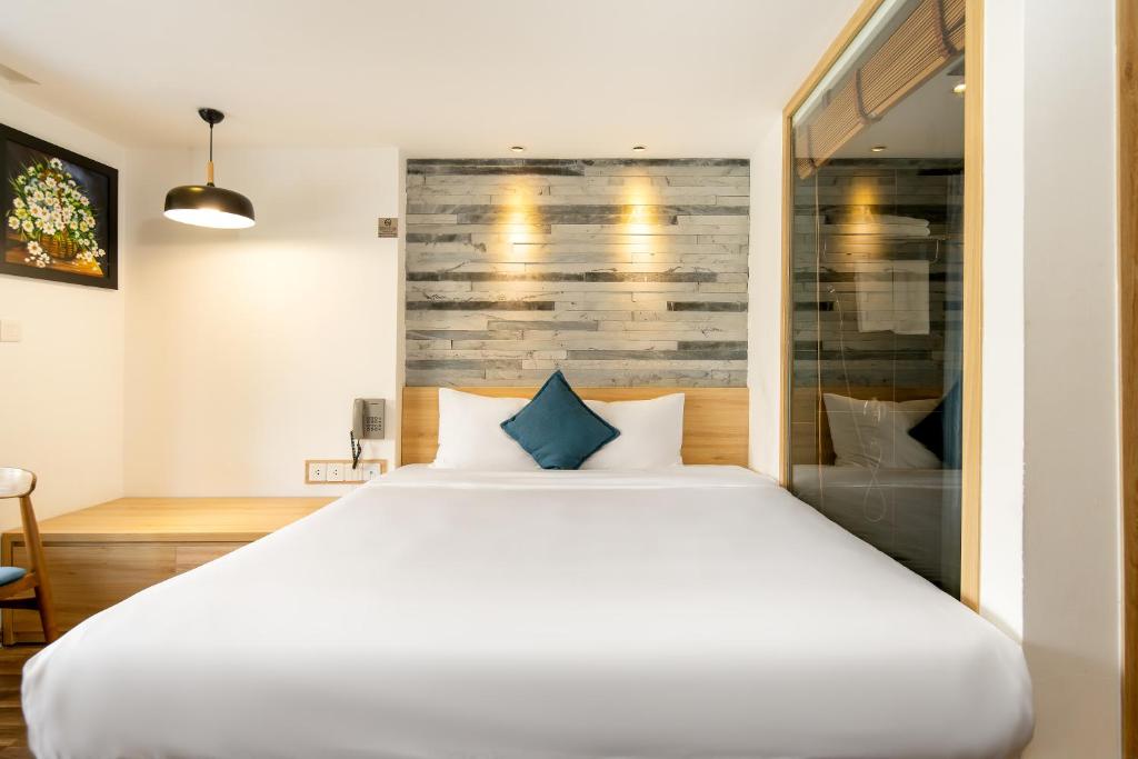 Giường trong phòng chung tại John Boutique Villa