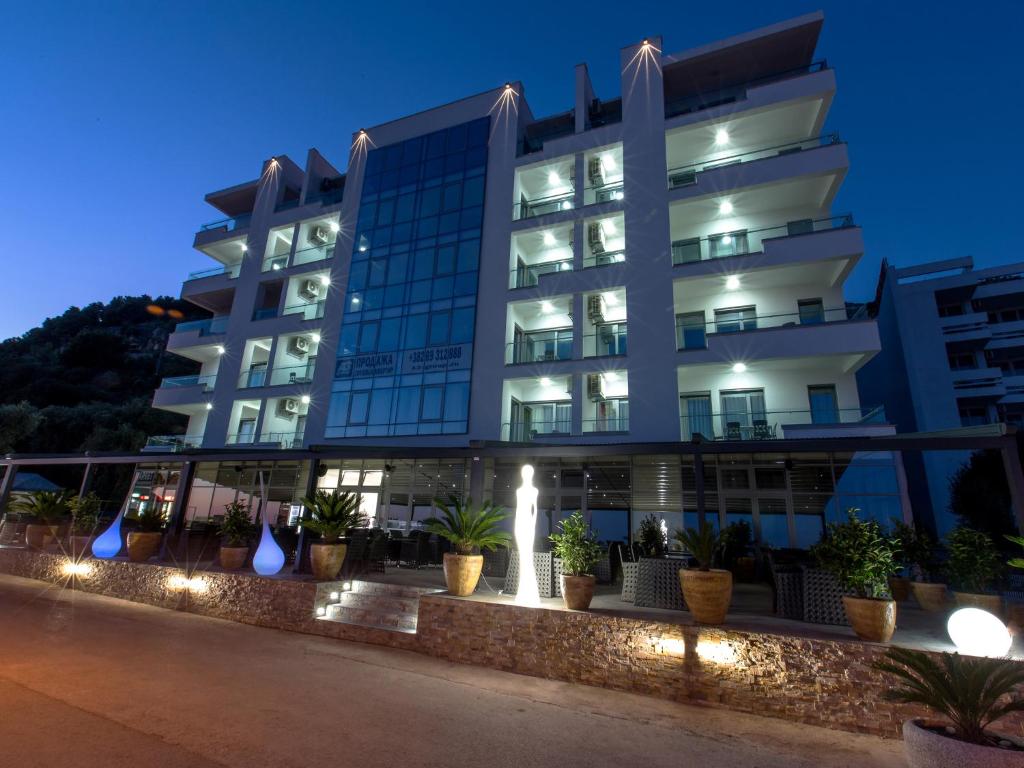 Budova, kde se aparthotel nachází