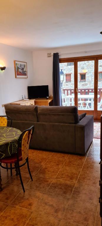 TV a/nebo společenská místnost v ubytování Soldeu Paradis Tarter Mig