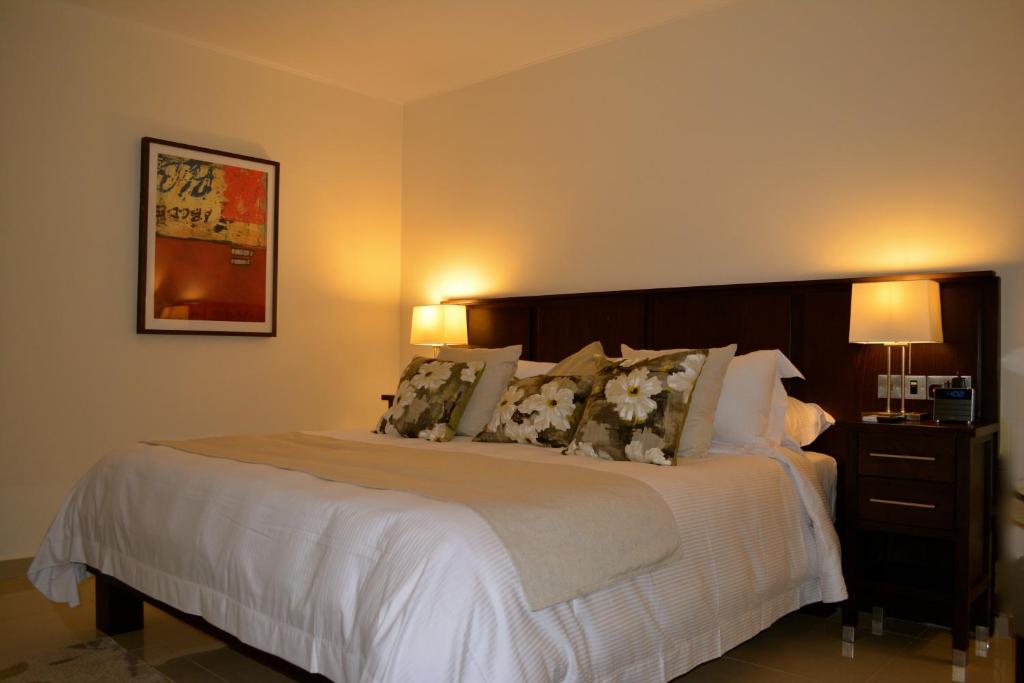 Postel nebo postele na pokoji v ubytování New Brookfields Hotel