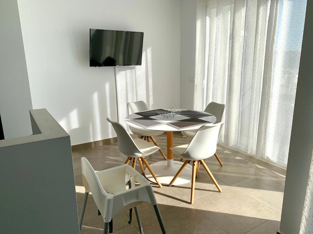 A television and/or entertainment centre at Edifici Valeria