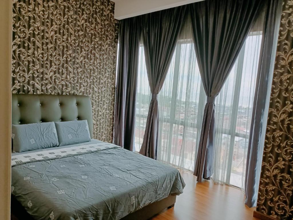 Postel nebo postele na pokoji v ubytování Sekinchan HighLevel SeaView Homestay 高楼 看海 阳台民宿