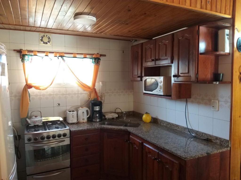 A kitchen or kitchenette at Alojamiento cerca de Ezeiza