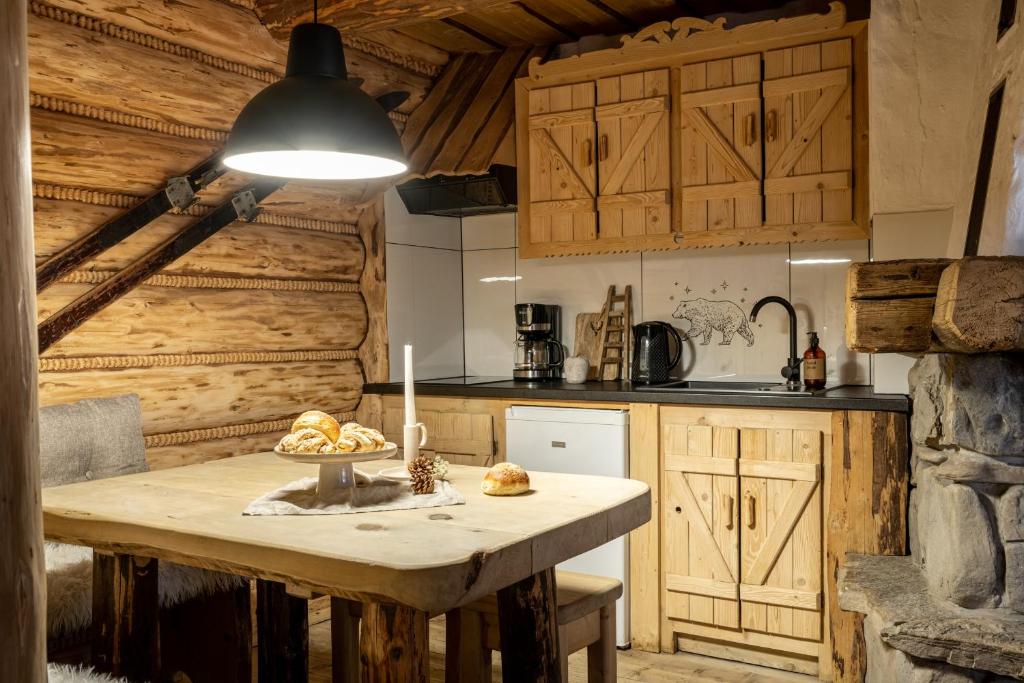 Kuchyňa alebo kuchynka v ubytovaní Domki Javorina