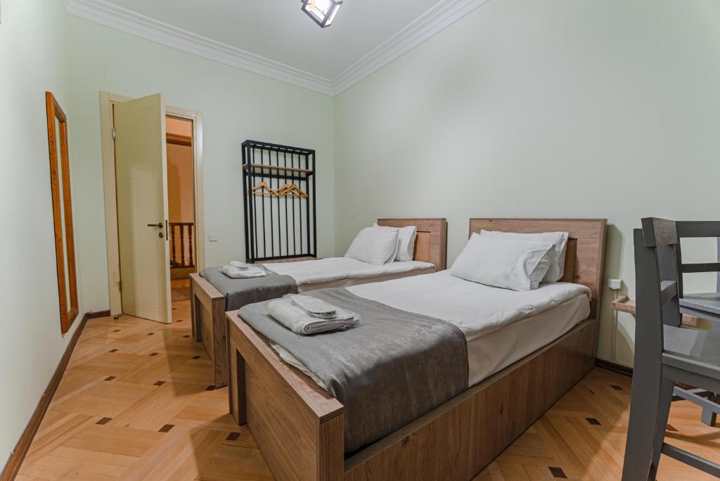 Postel nebo postele na pokoji v ubytování Jako Hotel Old Tbilisi
