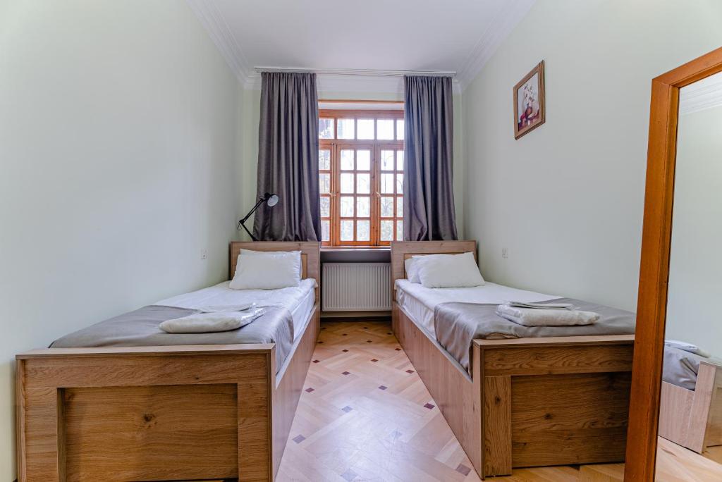 Postel nebo postele na pokoji v ubytování Jako Hotel Old Tbilisi