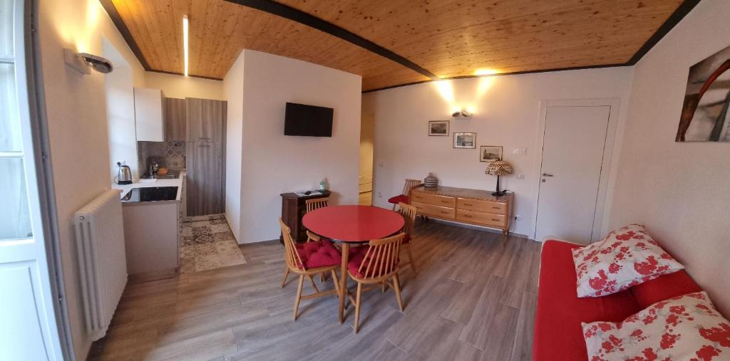 Posedenie v ubytovaní Domus Alba Lenno