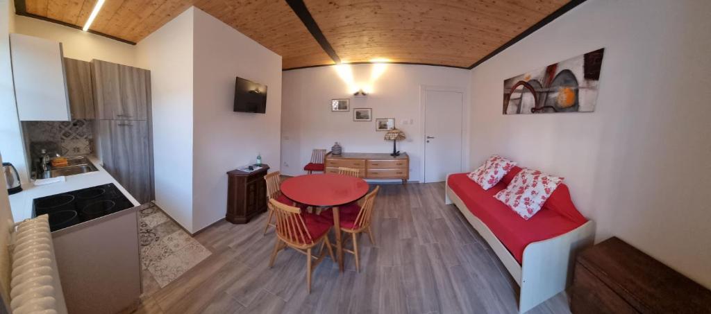 Posedenie v ubytovaní Domus Alba Lenno