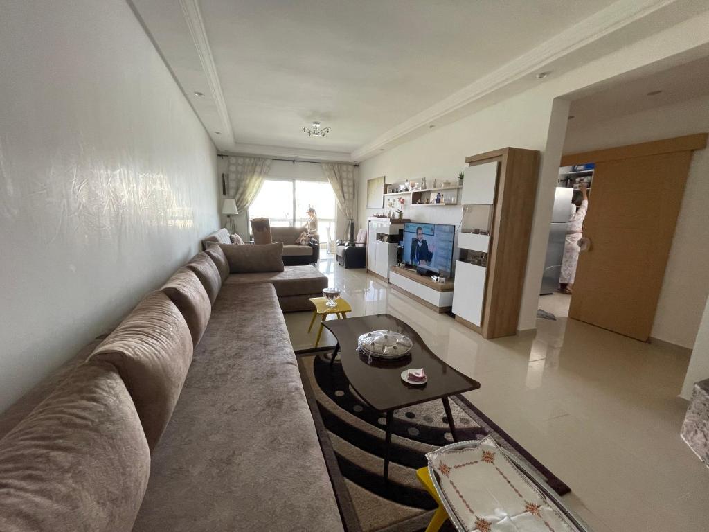 Et tv og/eller underholdning på Appartement chic et ensoleillé