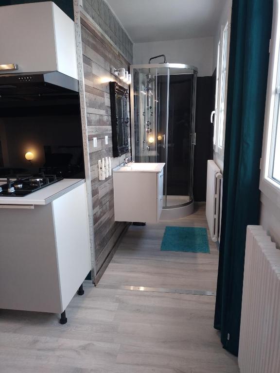 Studio et chambres d'hôtes les nuits de Gesnes - Habitación Doble Con Baño Privado