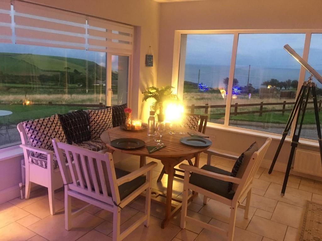 Istumisnurk majutusasutuses Follies Suites Ballyvoile