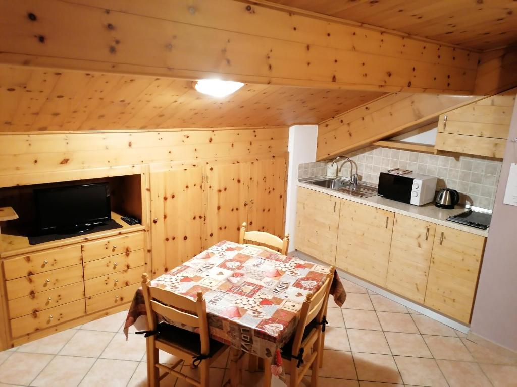 Kuchnia lub aneks kuchenny w obiekcie Wood Apartments