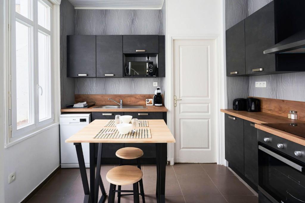 Cuisine ou kitchenette dans l'établissement Locations Boulogne sur mer, 2 personnes, Les Oyats