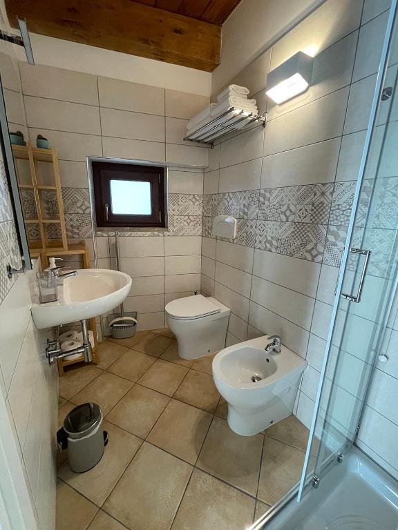 A bathroom at B&B Sacca