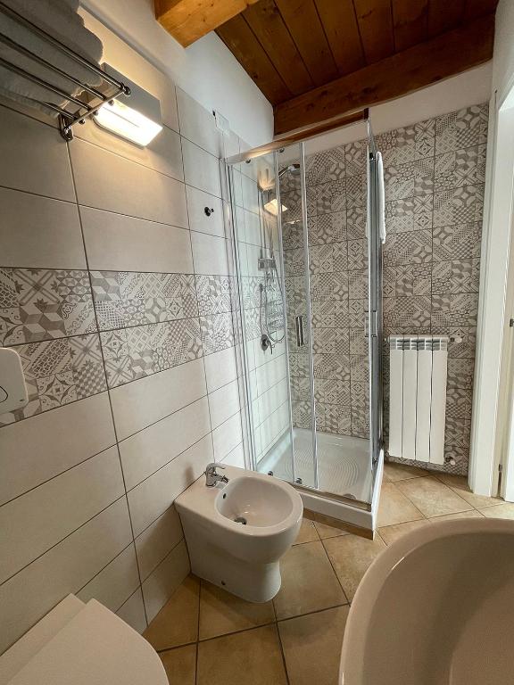 A bathroom at B&B Sacca