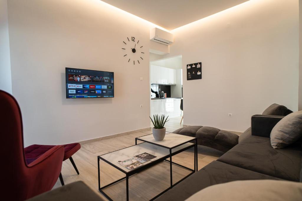 TV a/nebo společenská místnost v ubytování Lux Palace Trikala