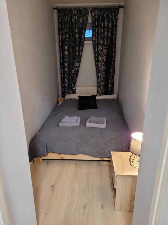 Postel nebo postele na pokoji v ubytování Apartamenty Cieplicka 20