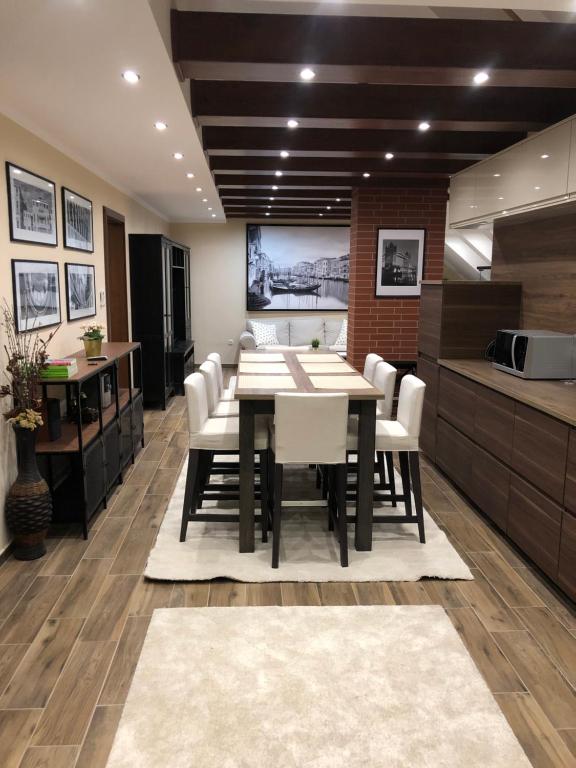 Zdjęcie z galerii obiektu Galéria Apartmanház w mieście Keszthely