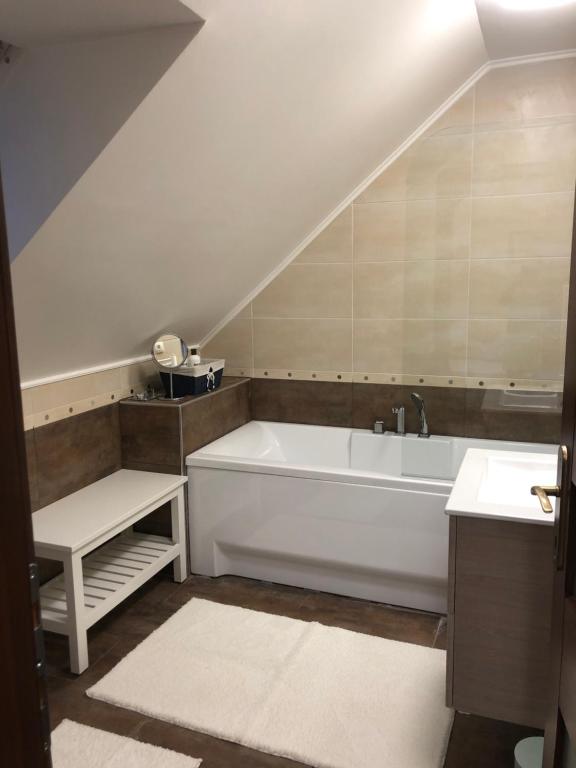 Zdjęcie z galerii obiektu Galéria Apartmanház w mieście Keszthely