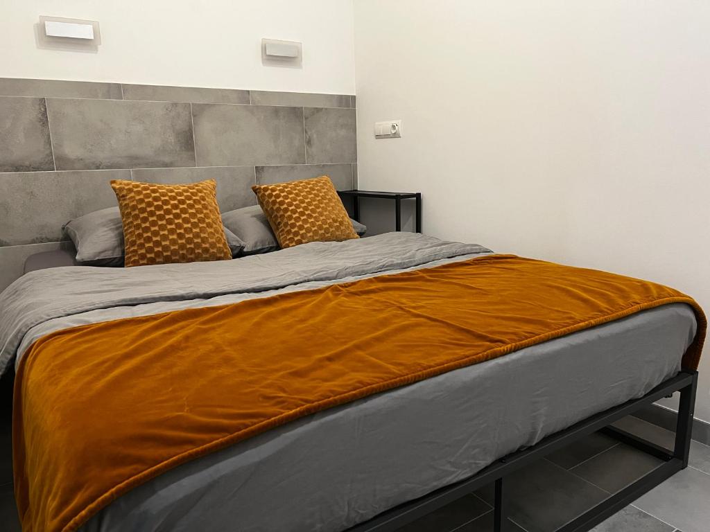 Apartment near the port, City Of Arts and 10min to the beach ...