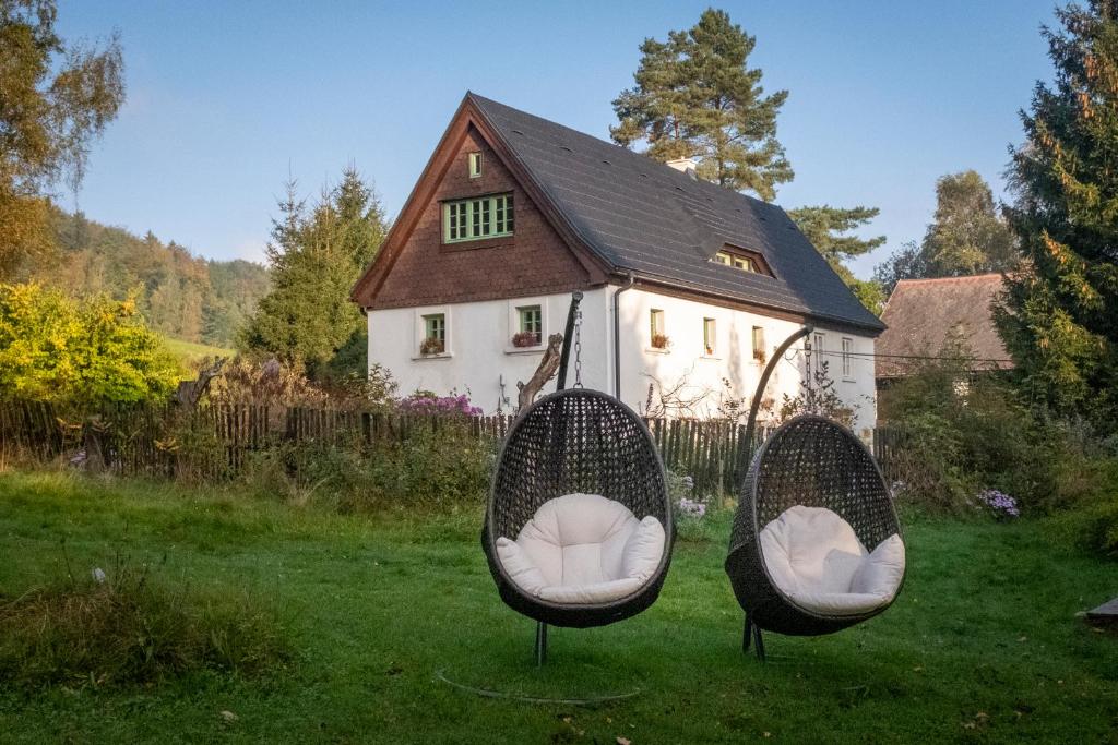 Zahrada ubytování ENJOY Cozy HOME Hills & Forest & Views & Gardens & Sauna Whirlpool Bath