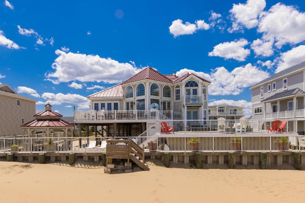 Seaside Sanctuary Oceanfront POOL Open Year Round, Virginia Beach