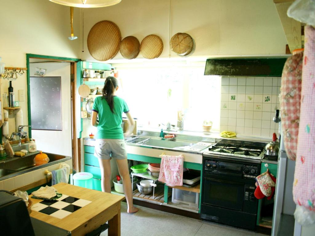 Kuchyň nebo kuchyňský kout v ubytování The Otaornai Backpacker's Hostel Morinoki
