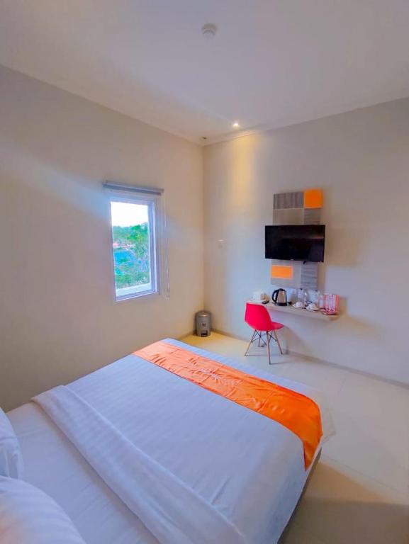 Front One Budget Abepura - Deluxe King Room
