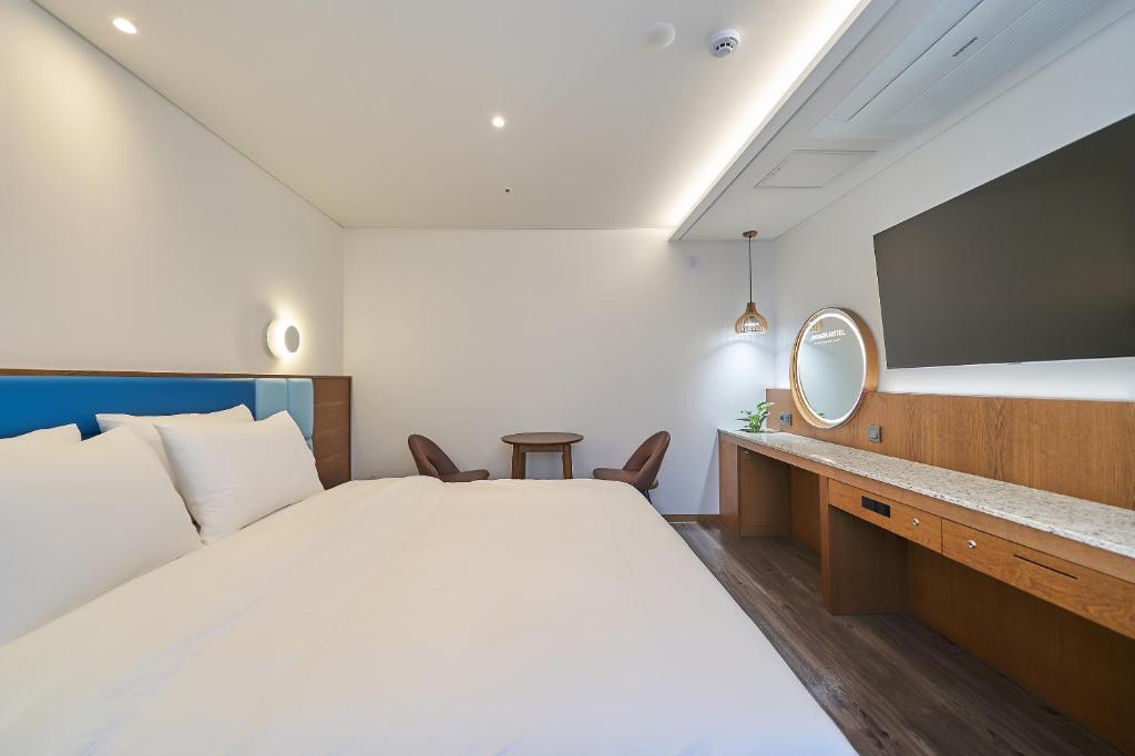 Postel nebo postele na pokoji v ubytování JN PARK Hotel
