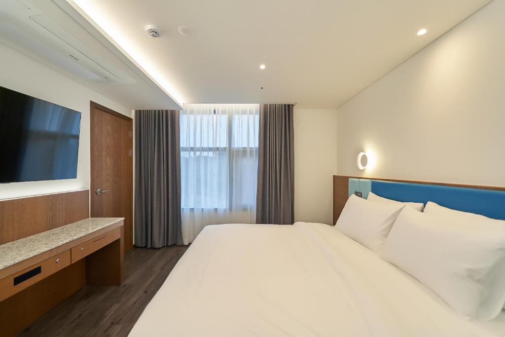 Postel nebo postele na pokoji v ubytování JN PARK Hotel