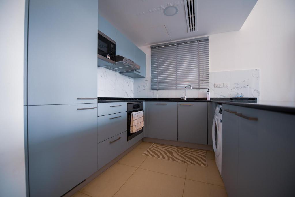 Kuchyň nebo kuchyňský kout v ubytování Jebel Sifah studio Apartment with Pool View