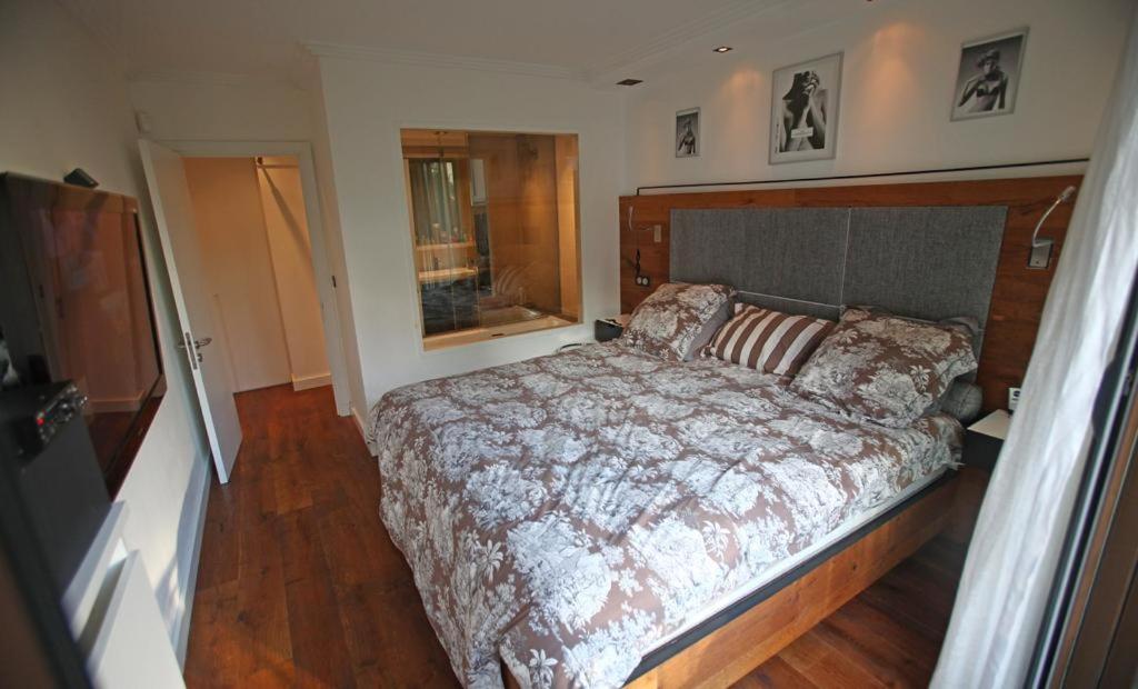 George Apartment in Neuilly - One-Bedroom Apartment