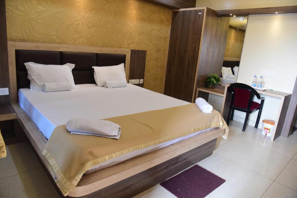 Postel nebo postele na pokoji v ubytování Hotel Guru Estate