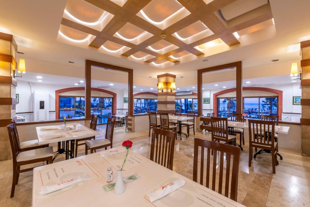Restaurace v ubytování Armas Labada