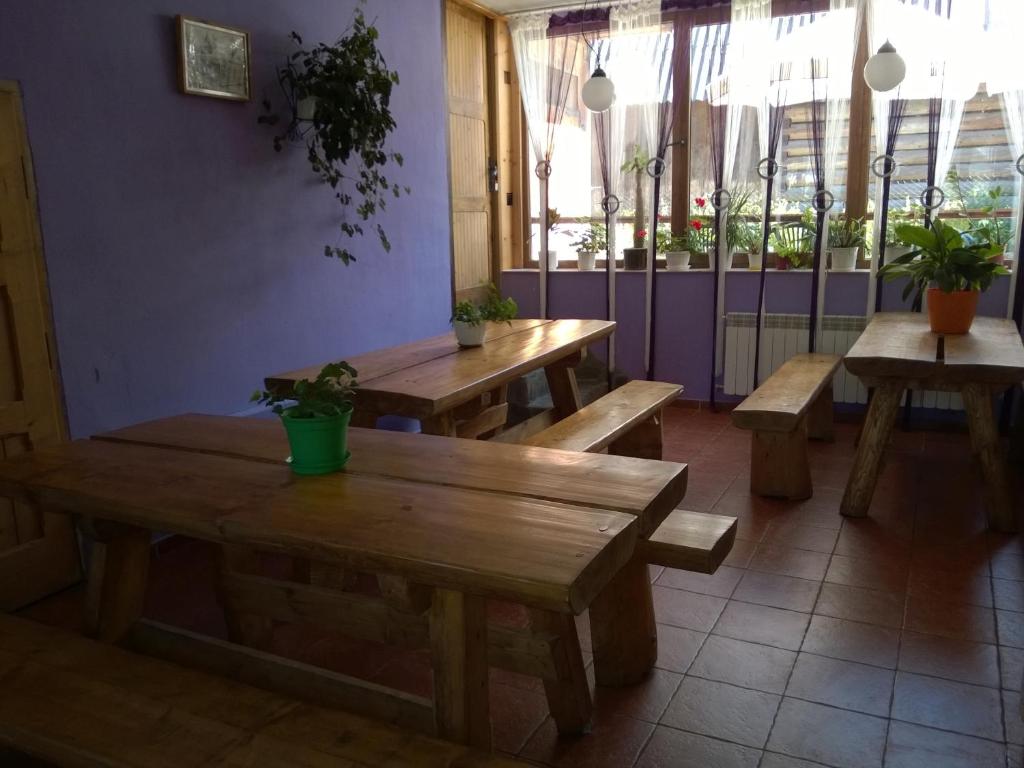 Reštaurácia alebo iné gastronomické zariadenie v ubytovaní Pod Zielonym Bykiem