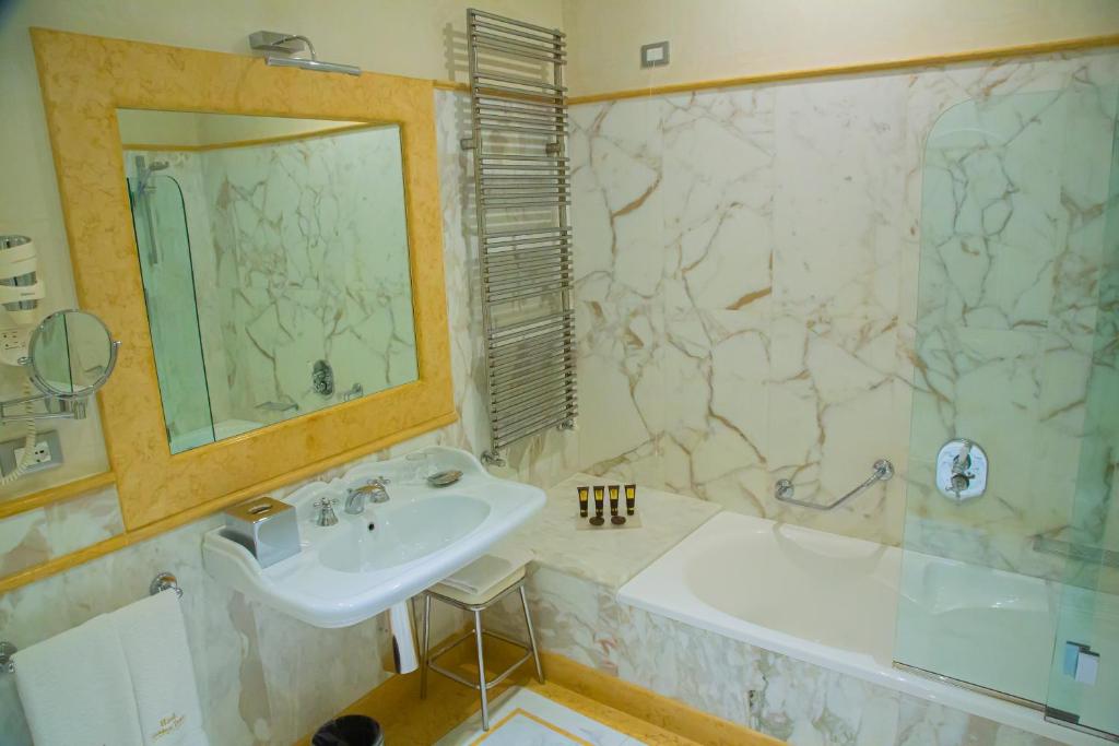 Golden Tower Hotel & Spa - 13