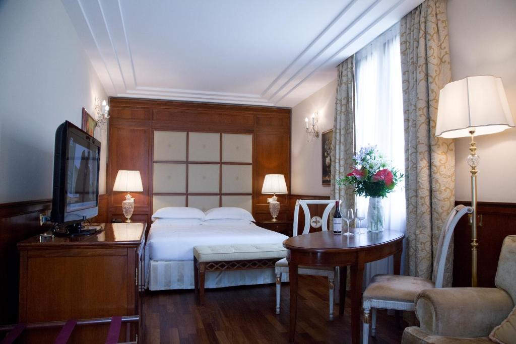 Postel nebo postele na pokoji v ubytování Golden Tower Hotel & Spa