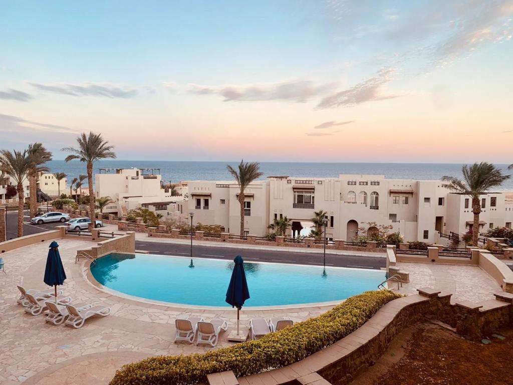 Бассейн в OSKENA Azzurra Sahl Hasheesh Hurghada или поблизости
