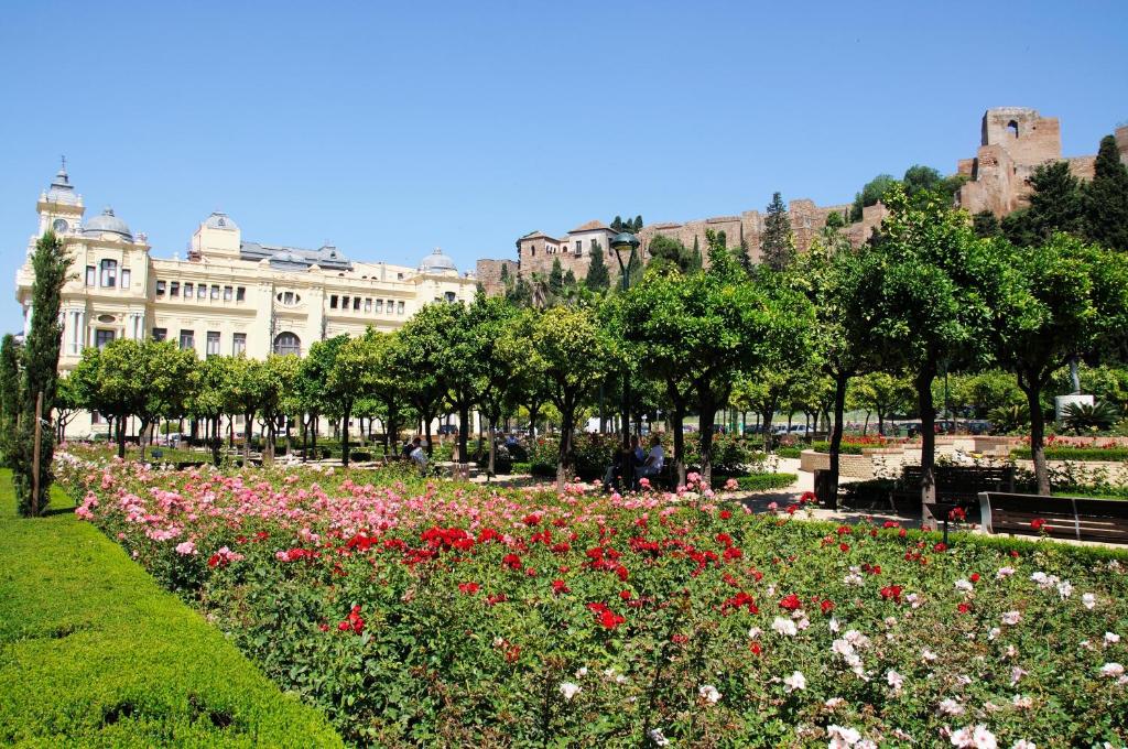 Ogród w obiekcie Malaga Centre Apartment with Parking