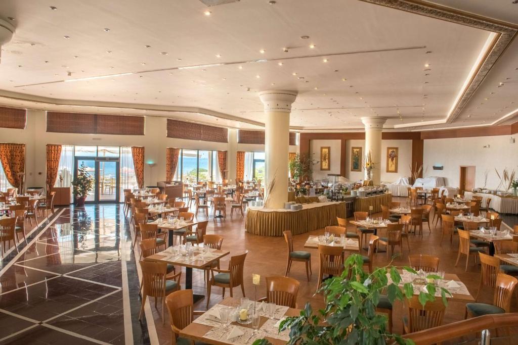 Ramada Plaza by Wyndham Thraki - Resim 10