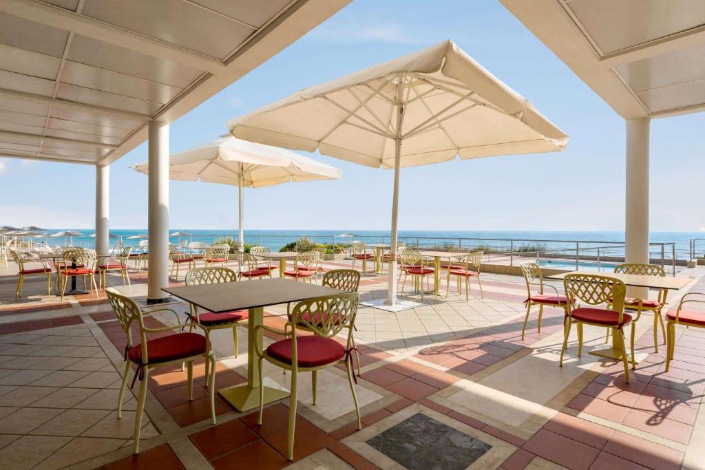 Ramada Plaza by Wyndham Thraki - Resim 3