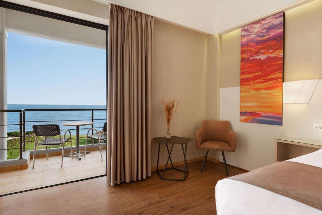 Ramada Plaza by Wyndham Thraki - Resim 37