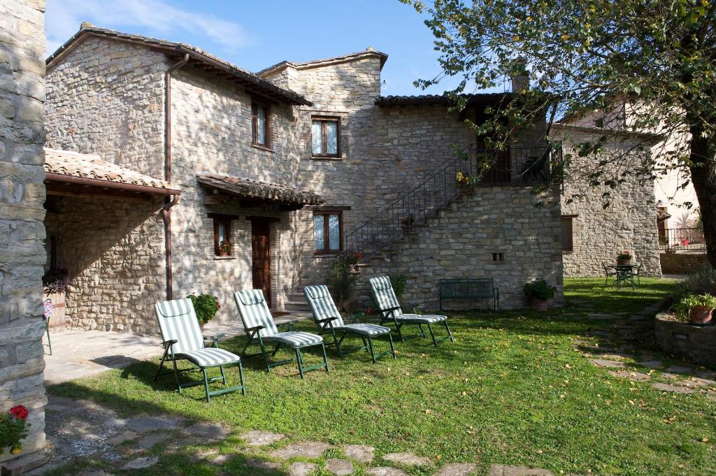 a group of chairs sitting outside of a building at Brigolante Guest Apartments in Assisi