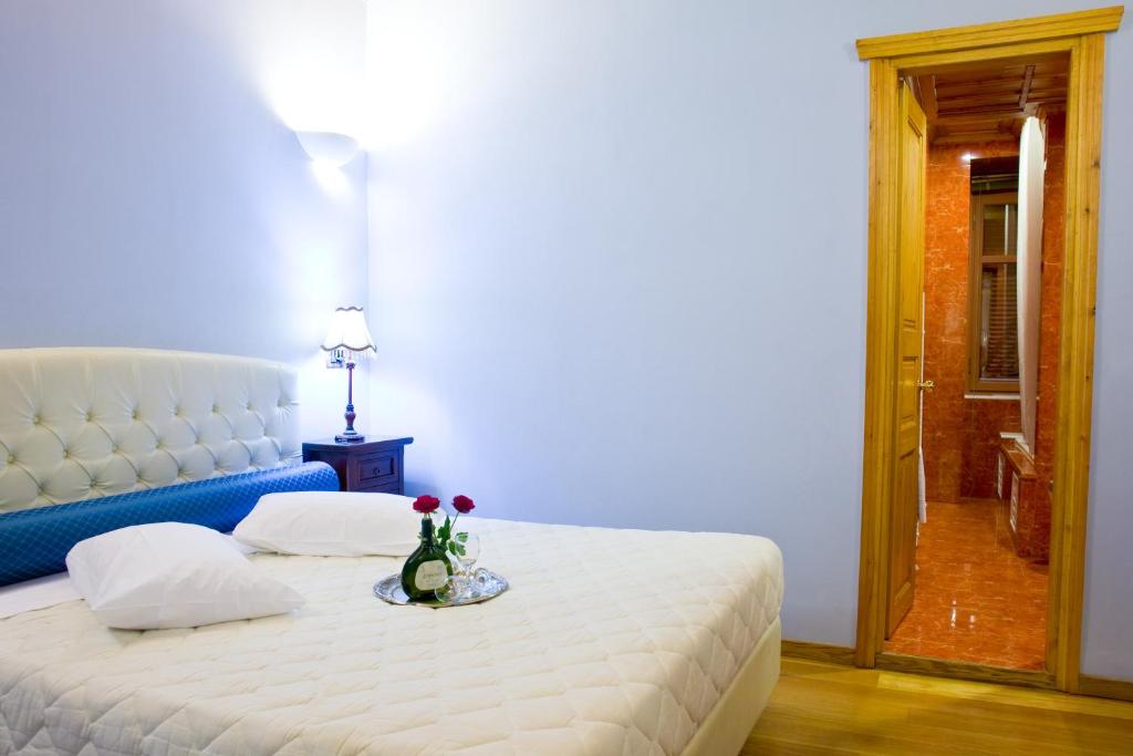 Postel nebo postele na pokoji v ubytování Kyveli Suites